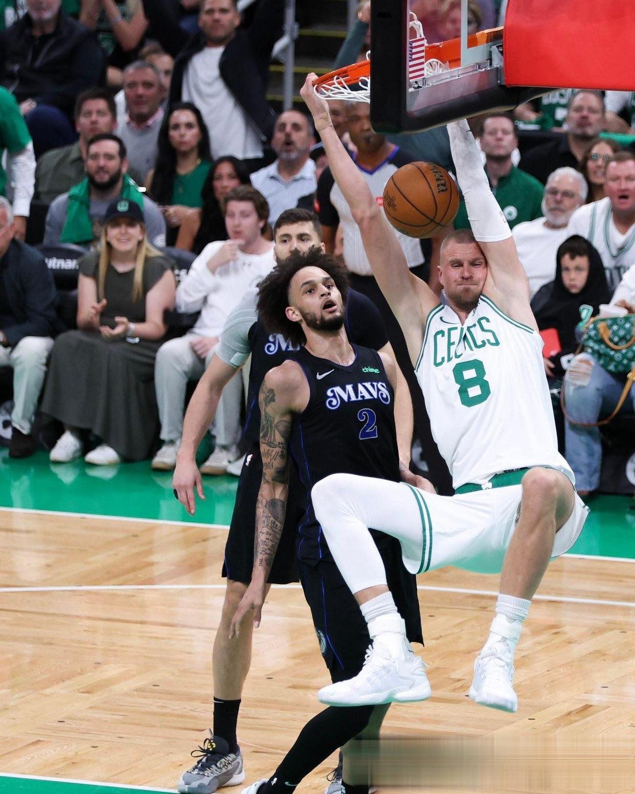 巴西男篮爆冷魔术，波尔津吉斯高光表现的简单介绍