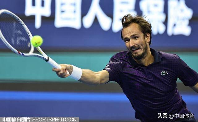 美国网球队鏖战意大利网球队，梅德韦杰夫高光表现的简单介绍