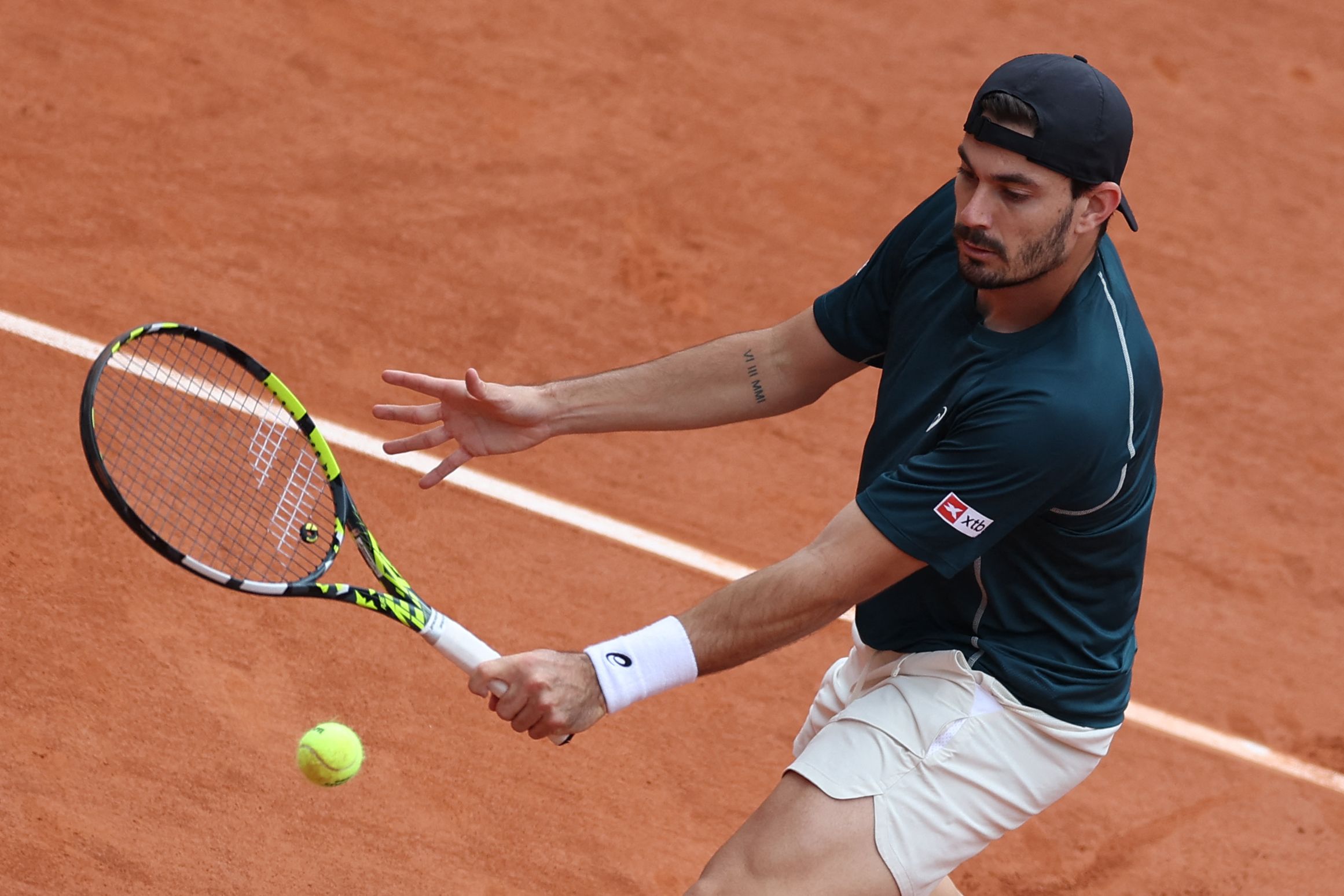 关于世界网球队血洗英国网球队，阿尔卡拉斯绝境逆转的信息