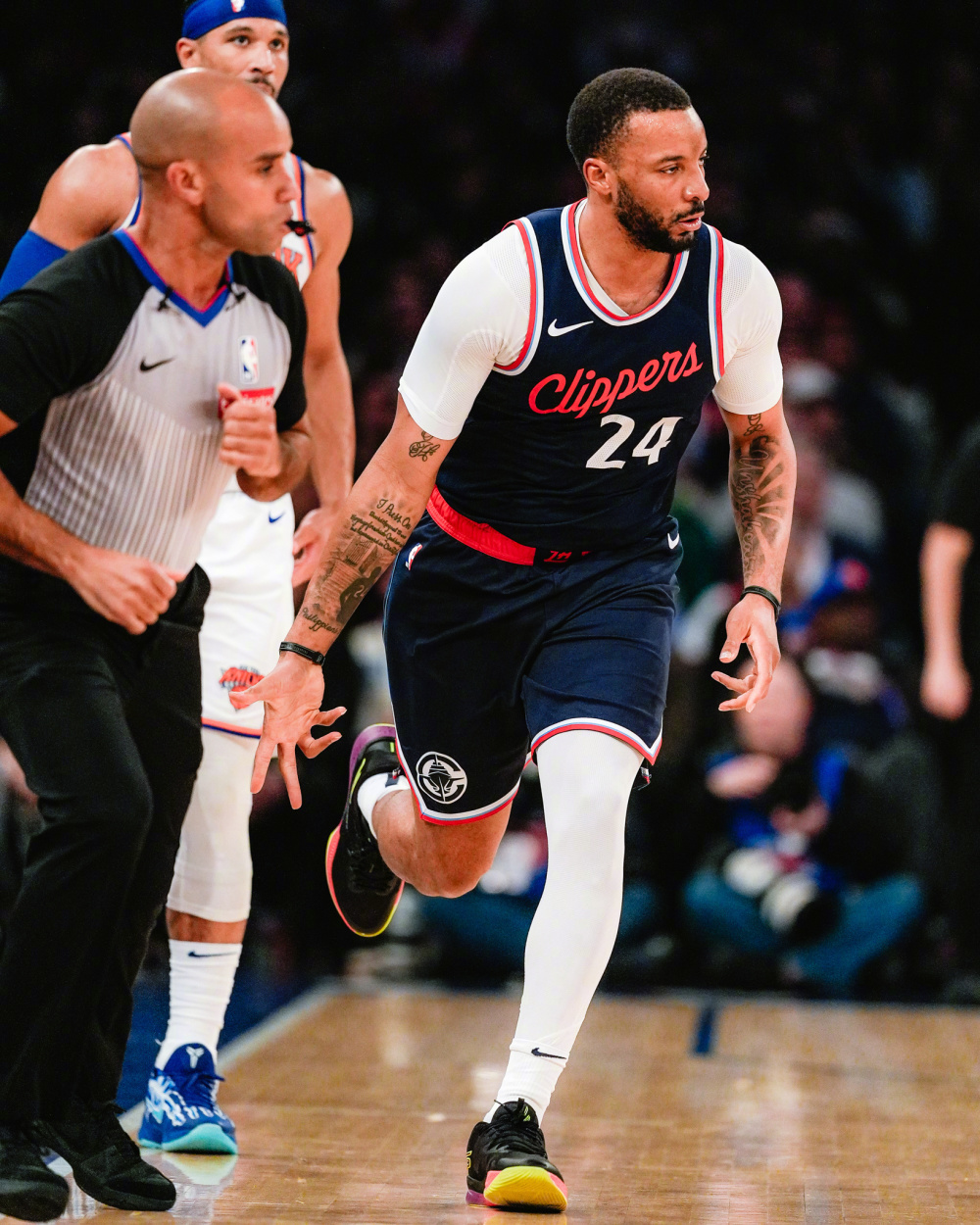 米兰体育下载-快船大胜尼克斯，莱昂纳德勇拔头筹的简单介绍