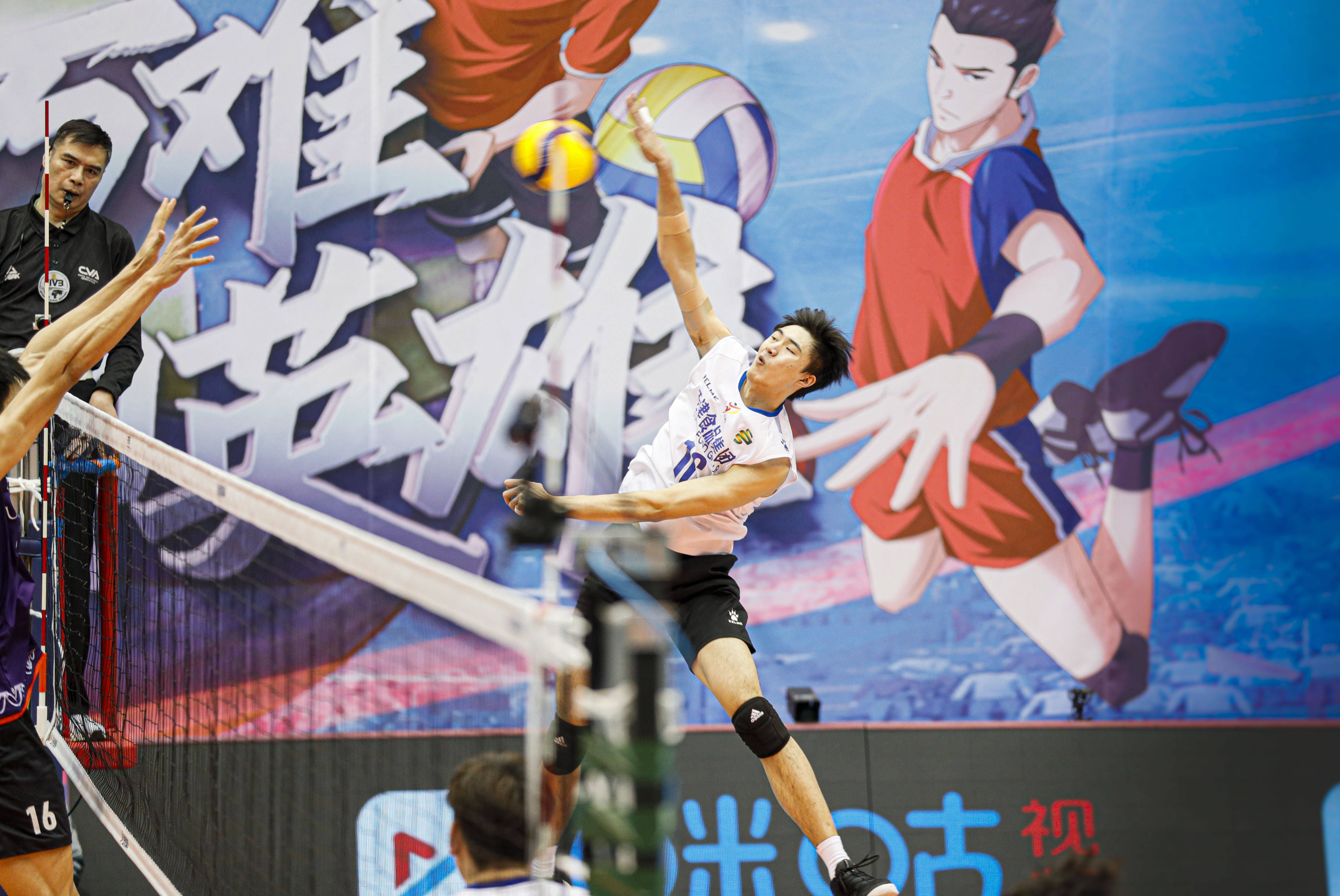 包含爬坡过坎！某队经过一场接一场的胜负的词条