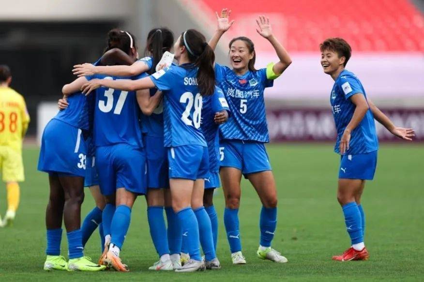 关于主场球队战胜对手，晋级半决赛的信息