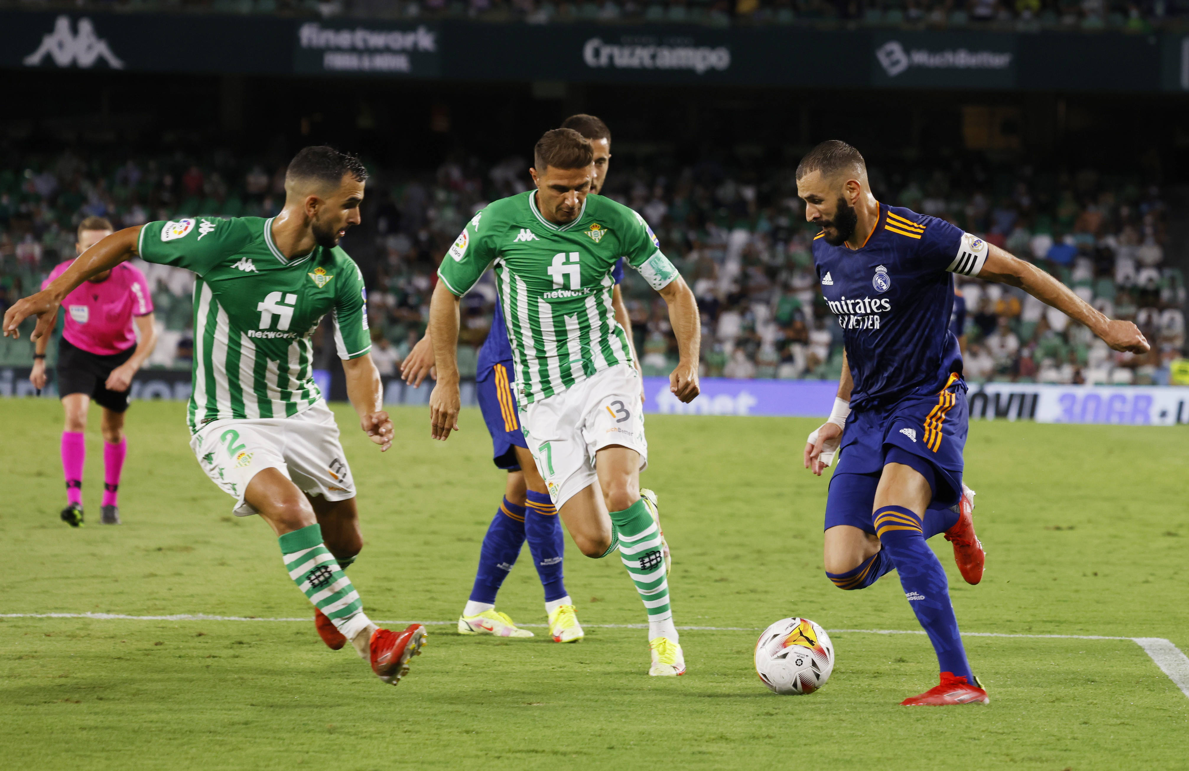 包含比利亚雷亚尔再战平局，保级形势稳健的词条