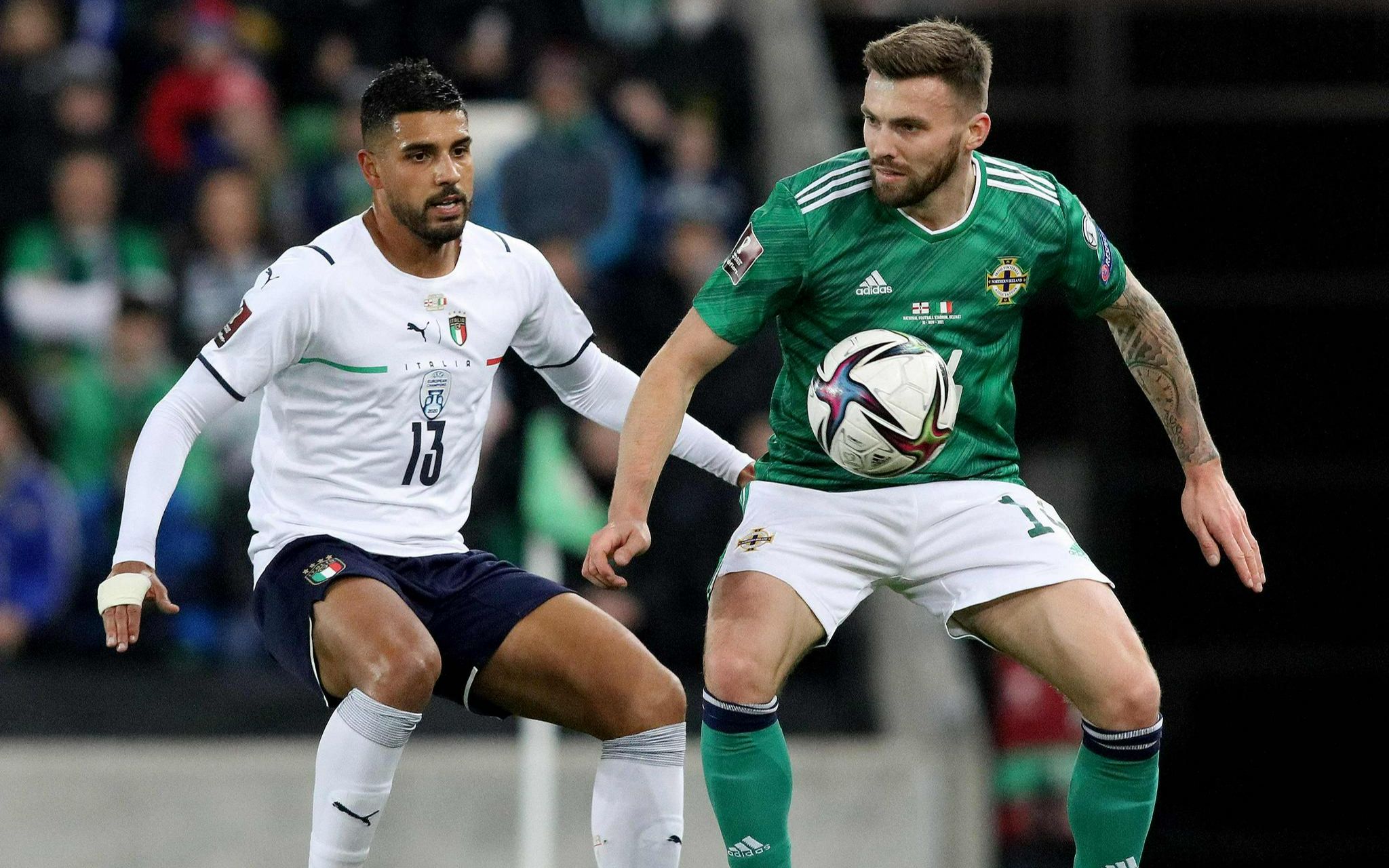 包含赛场精彩瞬间：智利队力压对手取胜的词条