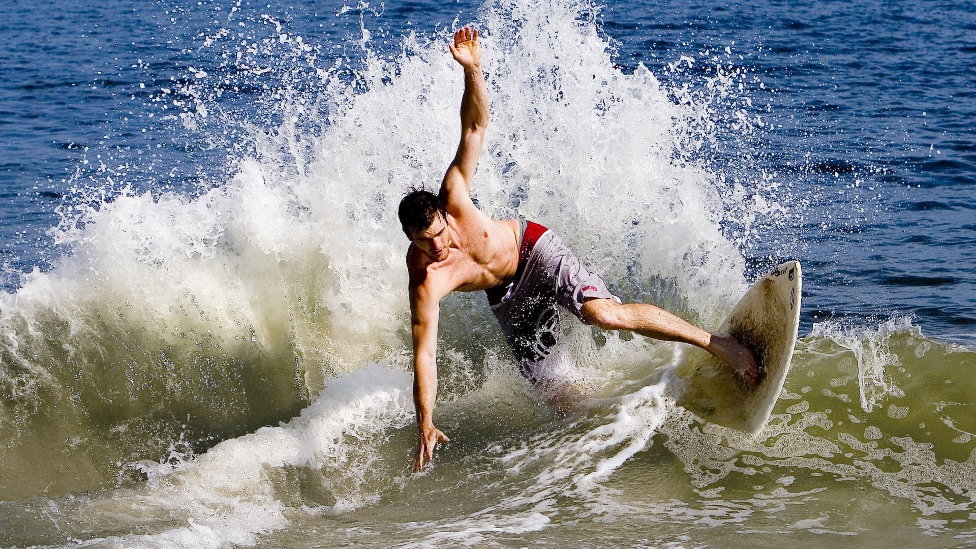 ac米兰下载-库里数据全面爆炸,公牛横扫老鹰,当传奇与团队交织的篮球之夜